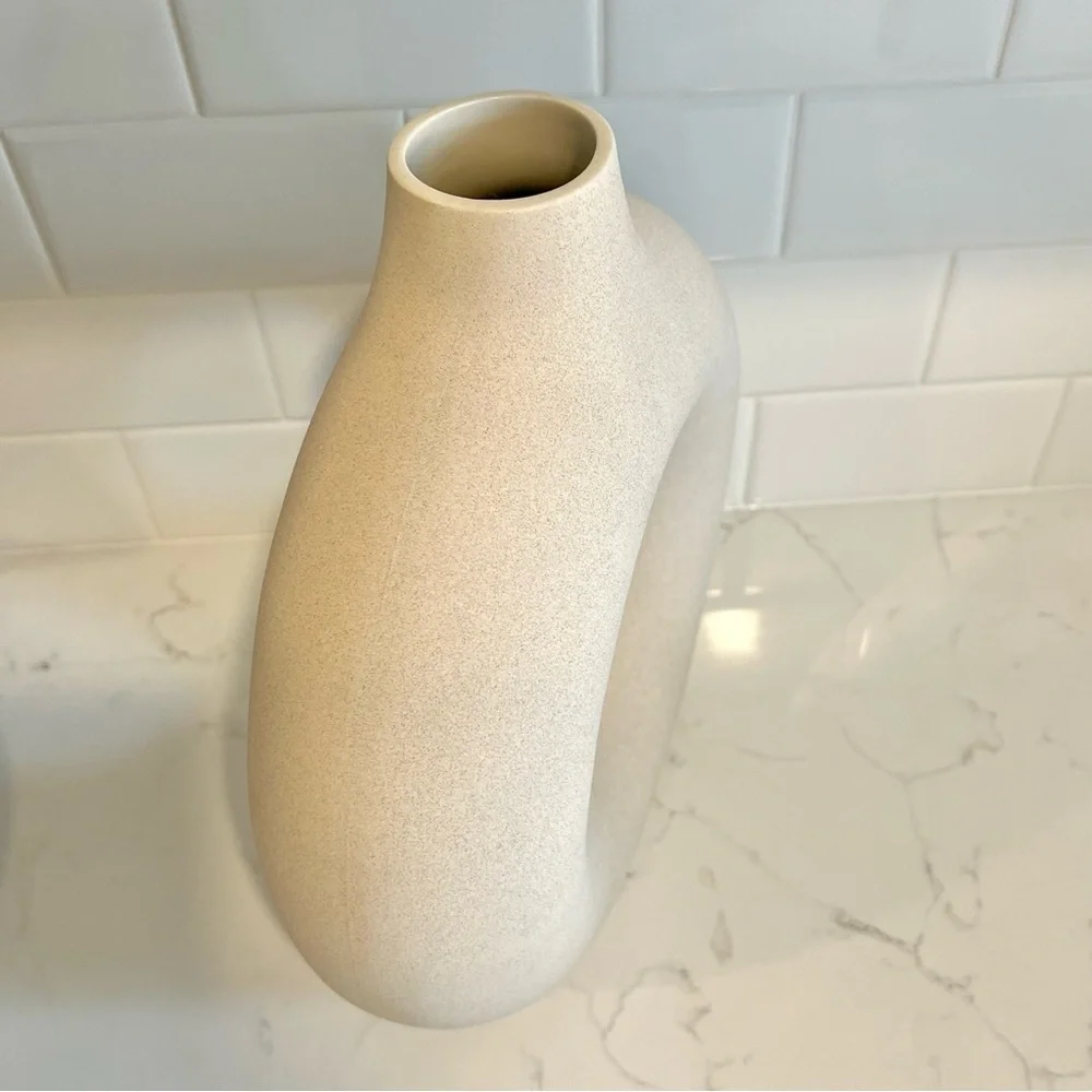H&M Home Large 100% Ceramic Donut Vase Round Decorative Cream Light Beige